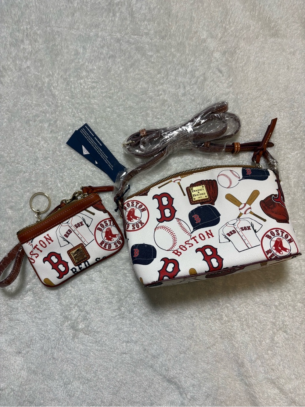 Dooney & Bourke White Red Navy MLB Boston Red Sox Print Crossbody with Wristlet - Picture 2 of 9